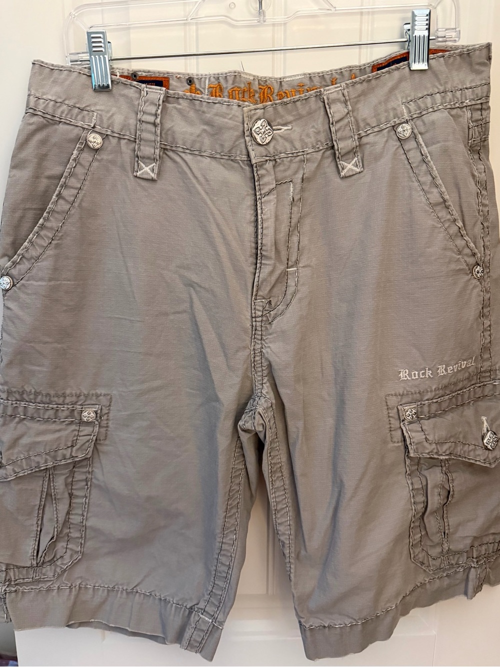 Rock Revival Men’s Taupe Cargo Shorts with Embroidered Back Pockets - Picture 2 of 7